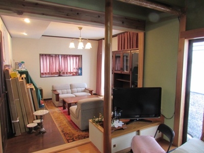 壁をなくした和室と隣の部屋